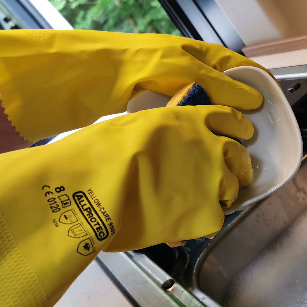 9505-Allprotec-Geel Care-Anwendung.jpg